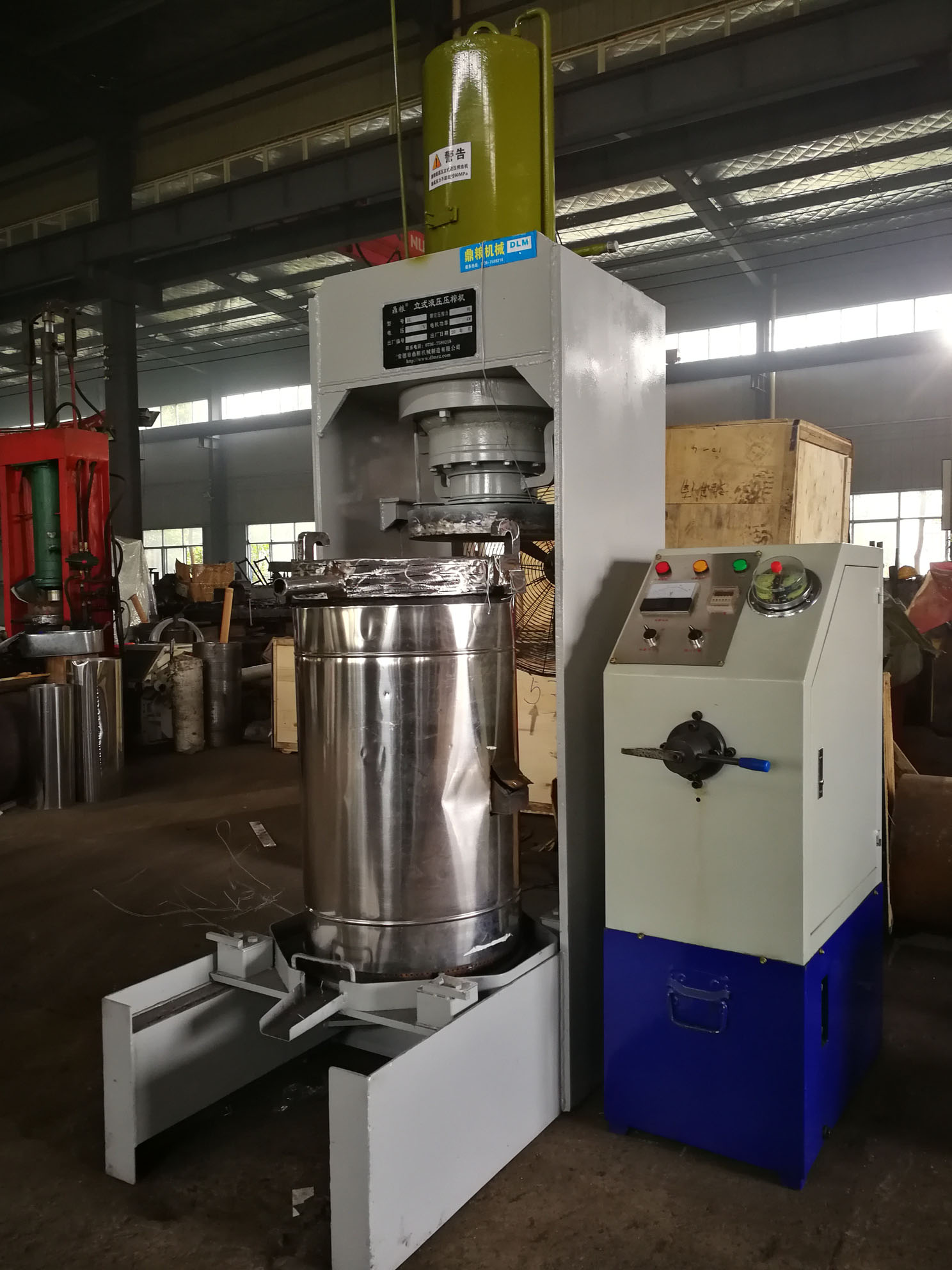 不銹鋼超高壓立式液壓壓榨機，果汁壓榨機，果渣壓榨機，藥材壓榨，油渣處理，白土壓榨